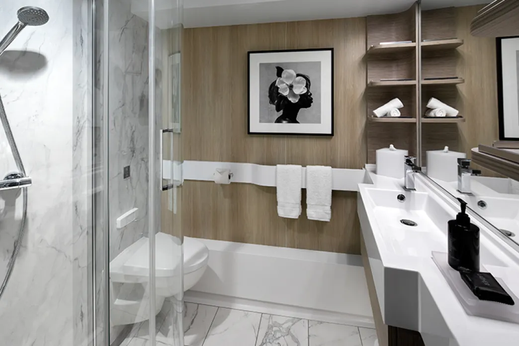 Celebrity Beyond - Ocean View bathroom