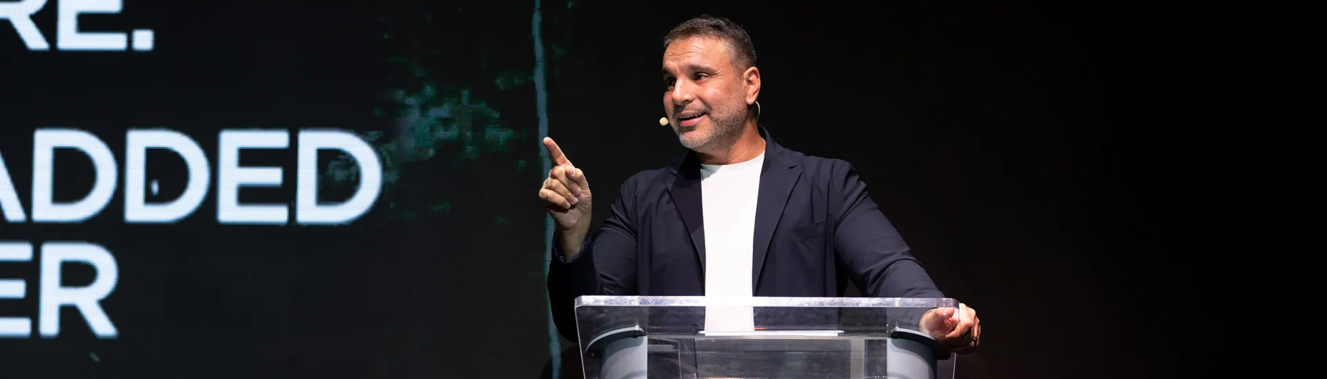 Amir Tsarfati speaking on a stage