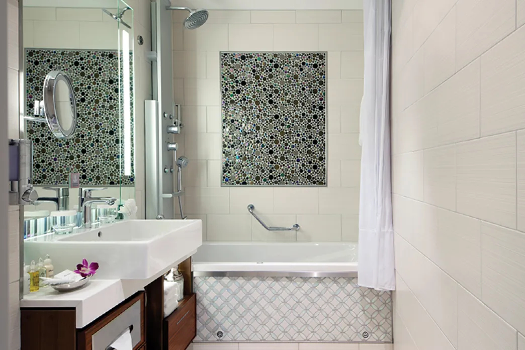 Norwegian Cruise Line's Pride of America - Penthouse Large Balcony suite